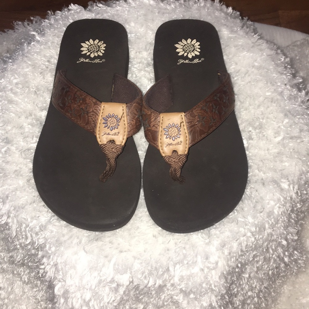 Yellow Box size 2 girls